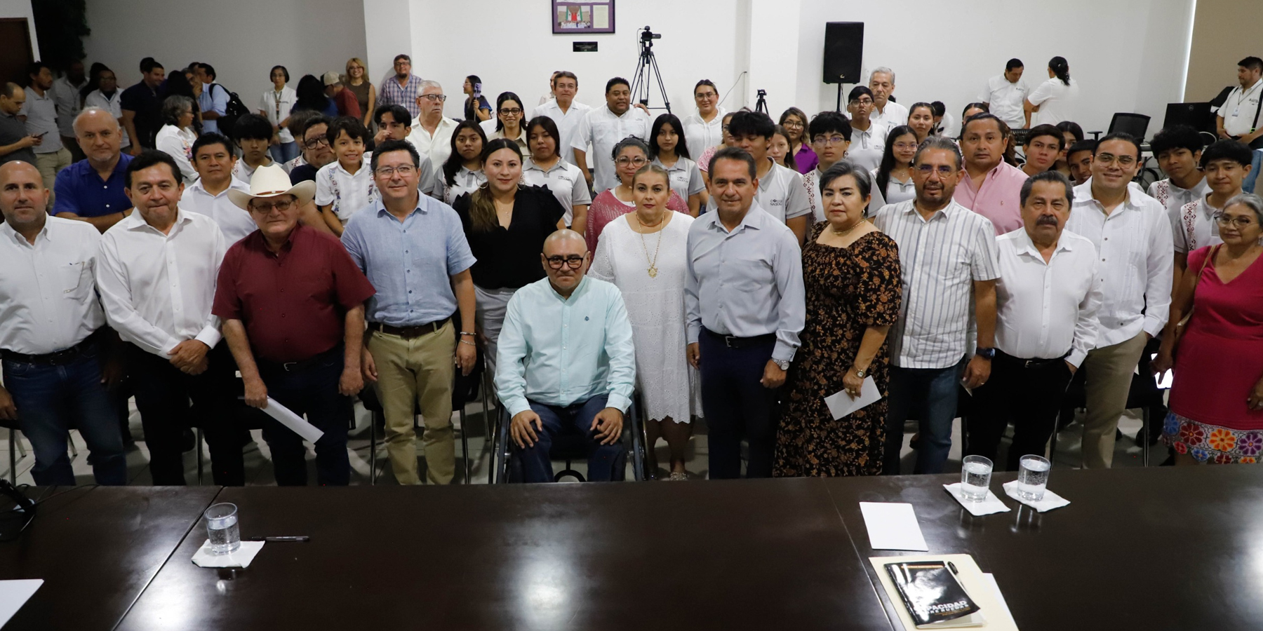 Presentan el libro “Capacidad sobre ruedas” en el Congreso del Estado