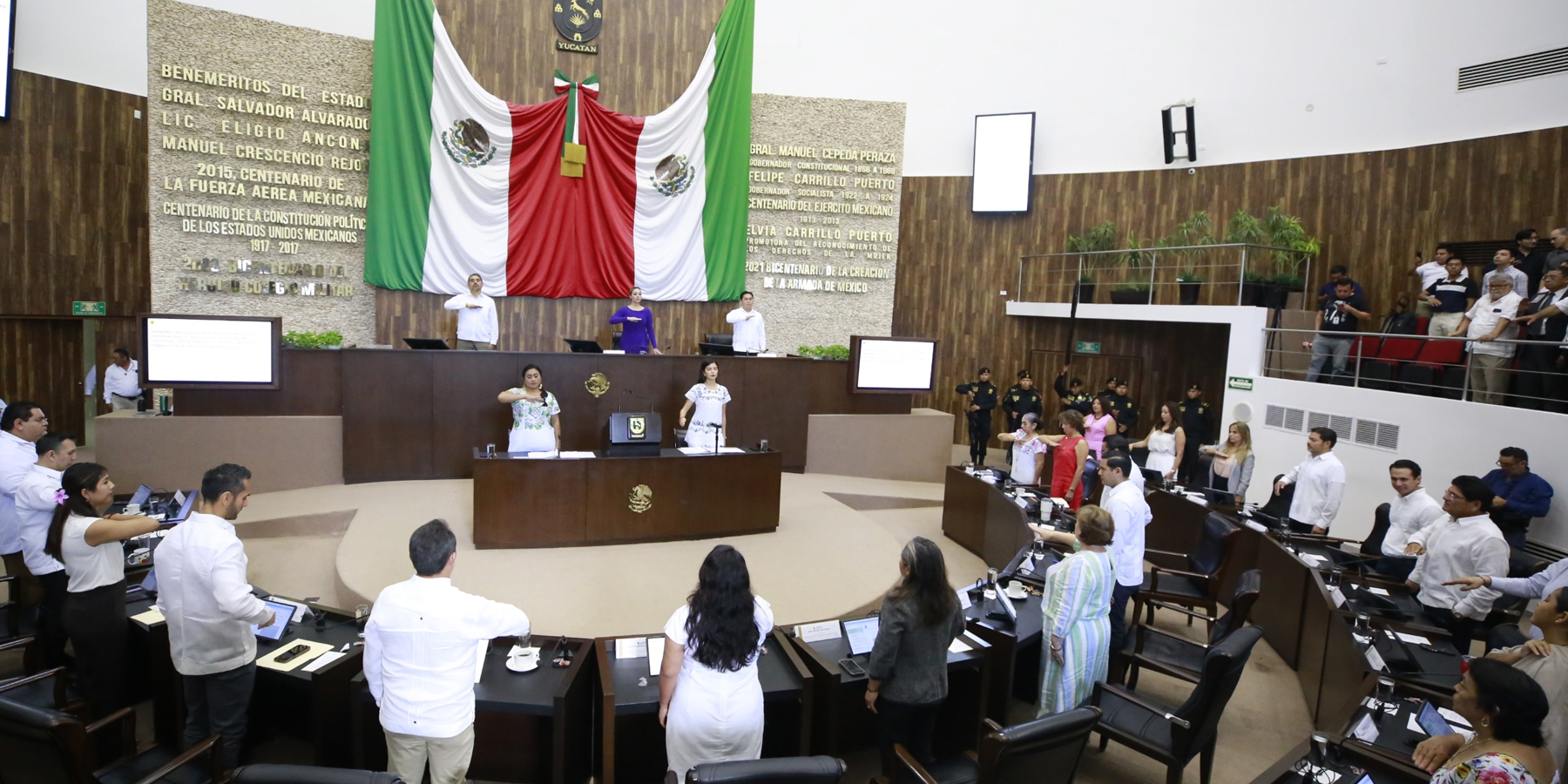 Congreso de Yucatán reconoce en Sesión Solemne la vocación médica y el talento de las juventudes yucatecas