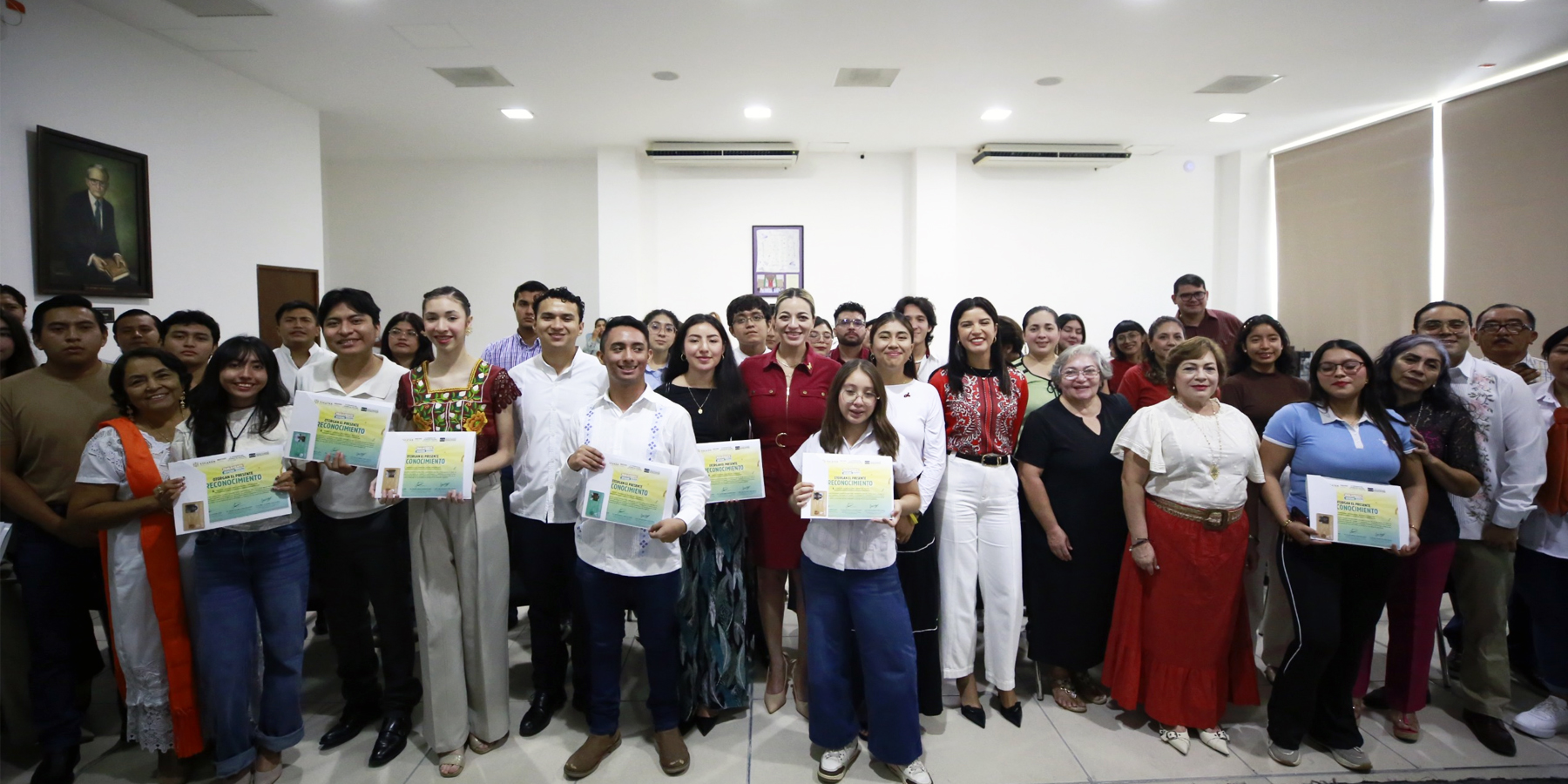 Reconocen a jóvenes participantes del Parlamento Juvenil 2026